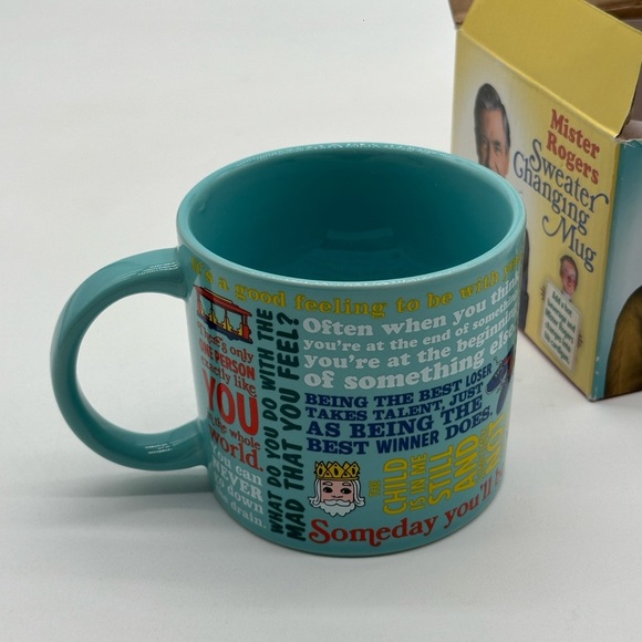 Classic 2014 Mister (Mr.) Rogers Neighborhood Sweater Heat Changing Mug NEW! - Picture 8 of 9